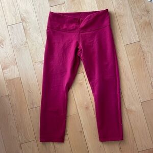 Lululemon magenta cropped leggings size 6